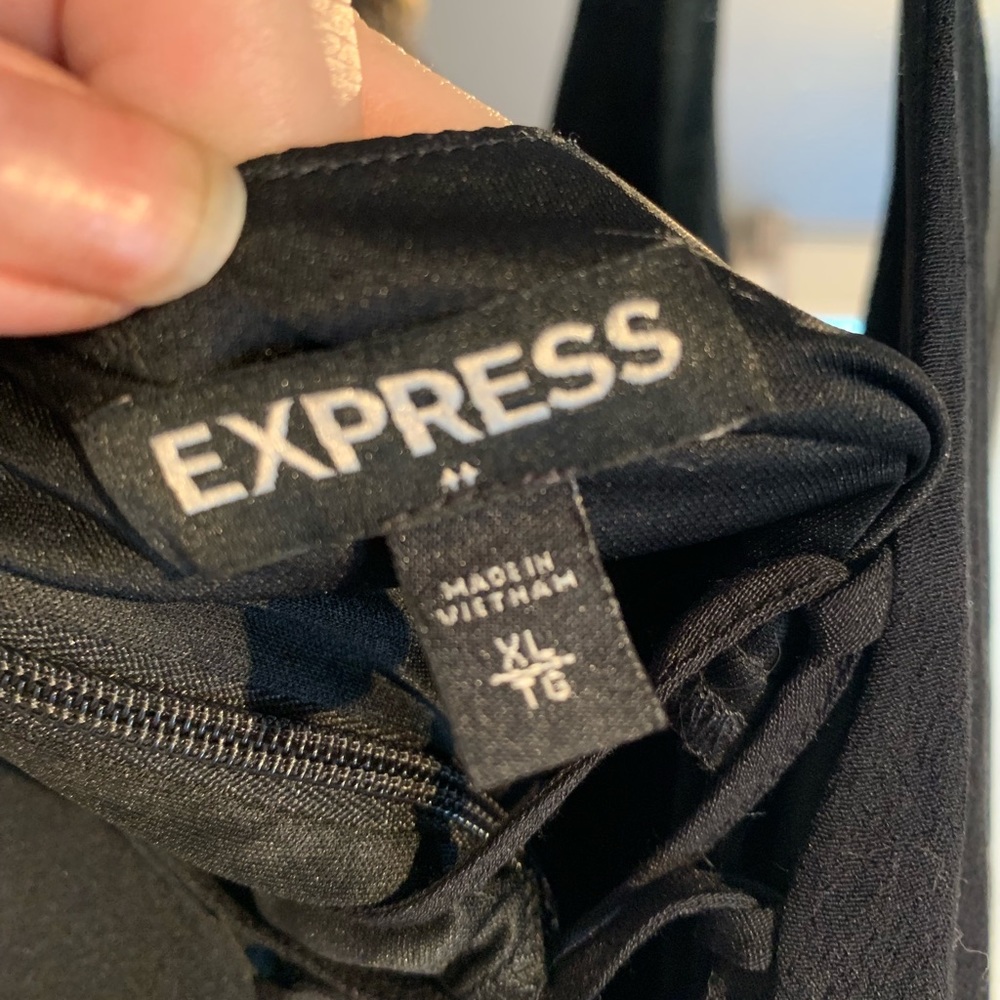 Express sleeveless top - Picture 3 of 6